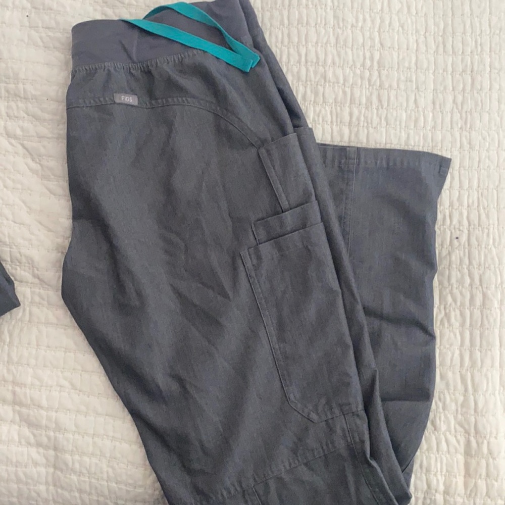 COPY - Figs Kade Cargo Pants size M Graphite